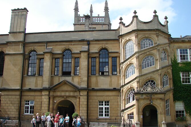 1.5-hour Oxford City and University Walking Tour - What the pace and group size feel like