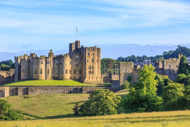 1 Day Alnwick Castle, Holy Island & Scottish Borders - Key details before you book