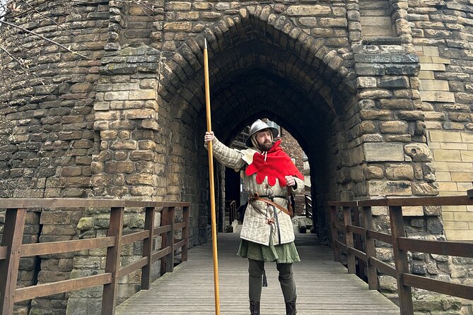 1-Hour and a Half Walking Guided Tour in Medieval Newcastle - What the guide adds to the experience