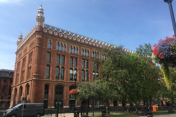 2 Hour Leeds Highlights Walking Tour - What the guides add to the experience