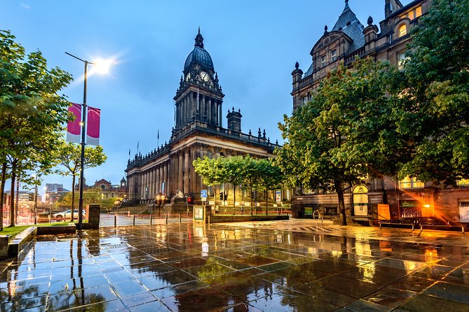 2 Hour Leeds Highlights Walking Tour - Starting at Park Square and City Hall