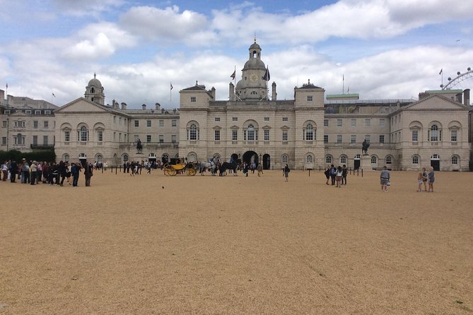 3 Hour Guided Private Walking Tour: The Best of London - Trafalgar Square and the West End bring London to life