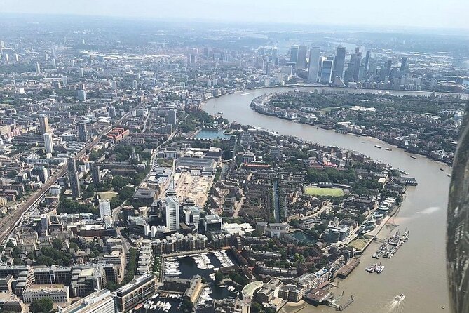 35 minute London Sightseeing Flight for 2 with Champagne - What you can see above central London