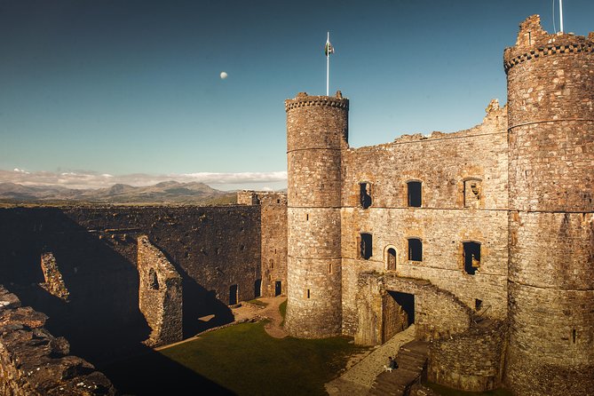 5-Day Discover Wales Small-Group Tour from London - Accommodation: choose based on location and stairs