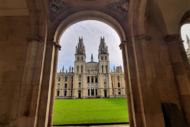 90 Minute Classic Walking Tour of Oxford - Key points at a glance