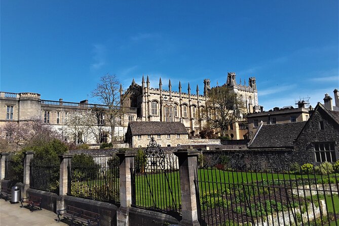 90 Minute Classic Walking Tour of Oxford - High Street, colleges, and famous names