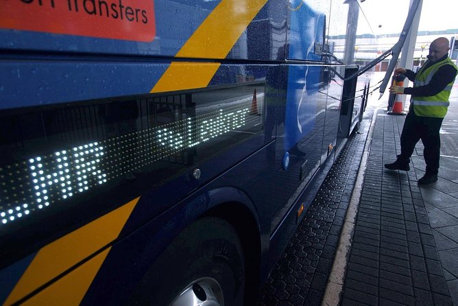 Airport Coach Service from Heathrow to Oxford - Boarding at Heathrow with a mobile voucher