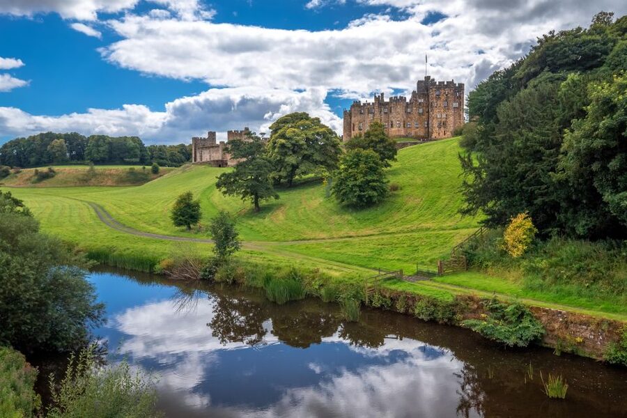 Alnwick Castle and Scottish Borders Tour from Edinburgh - Bamburgh: a beach, a fortress, and a tight schedule