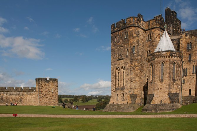 Alnwick Castle, Northumberland and Borders Tour with Admission - Why this day trip works from Edinburgh