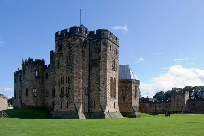 Alnwick Castle, Northumberland and Borders Tour with Admission - Crossing the Scottish English border