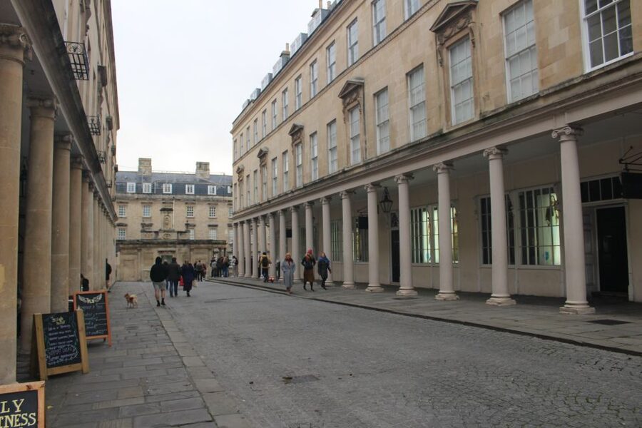 Bath: Bridgerton Filming Locations Walking Tour with Music - Music, headsets, and the feel of the walk