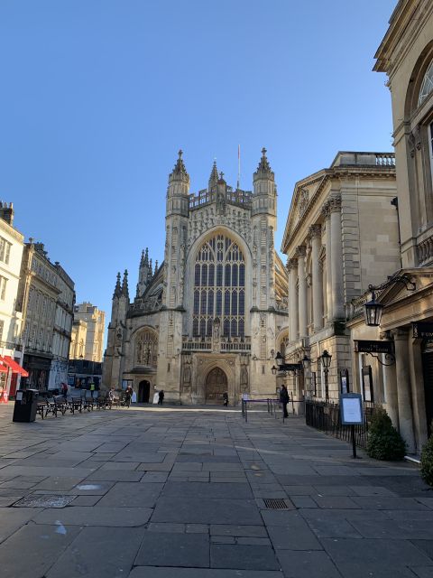 Bath: Guided City Walking Tour with Entry To The Roman Baths - The Pump Room and Bath Abbey set the scene