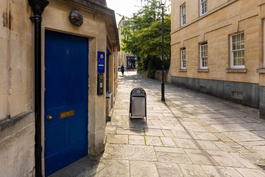 Bath: Guided Relaxation and Sound Bath - The guide makes the difference