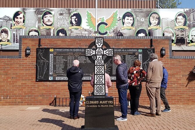 Belfast black taxi tours - The Peace Wall and Belfast’s divided neighborhoods