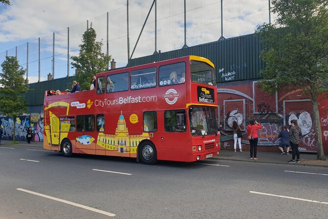 Belfast Hop-on Hop-off Tours - Live guides, recorded commentary, and crowding