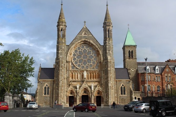 Belfast's Political Mural Taxi Tour - Why this taxi tour helps explain Belfast
