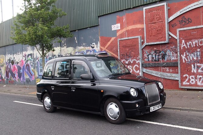 Black Taxi Mural "Tour Like A Local" - Small details that make the tour practical