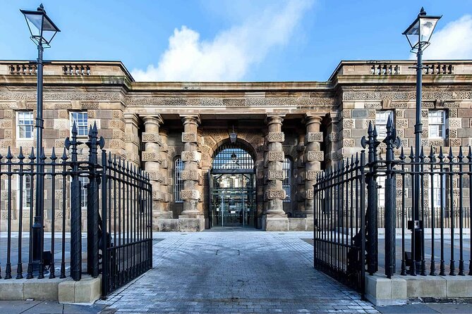 Black Taxi Tour and Crumlin Road Gaol tour Combo - Why this Belfast tour works so well
