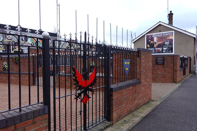 Black Taxi Tour and Crumlin Road Gaol tour Combo - The Peace Wall and the value of seeing it firsthand
