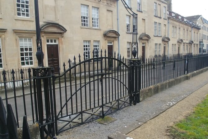Bridgerton Walking Tour of Filming Locations & Storylines - Bath - Walking pace, distance, and group size
