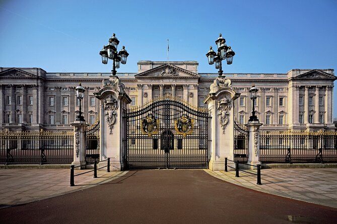 Buckingham Palace: Official State Rooms Entry Ticket - Audio guide or human guide?