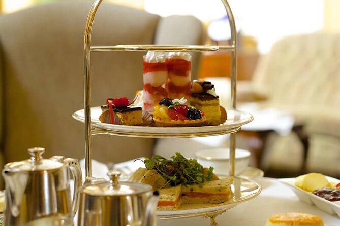 Buckingham Palace, St James Palace & Tea at Kensington Palace - Spencer House and the royal homes along The Mall