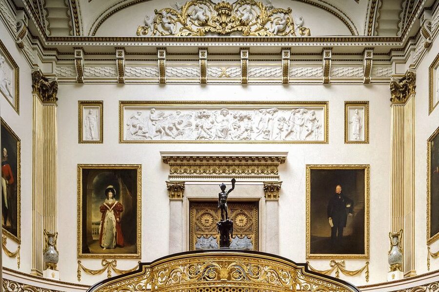 Buckingham Palace: The State Rooms Entrance Ticket - The multimedia tour keeps the visit moving