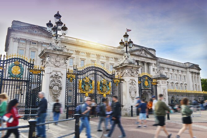 Buckingham Palace Visit & Changing of the Guard Walking Tour - St. James’s Palace and Clarence House