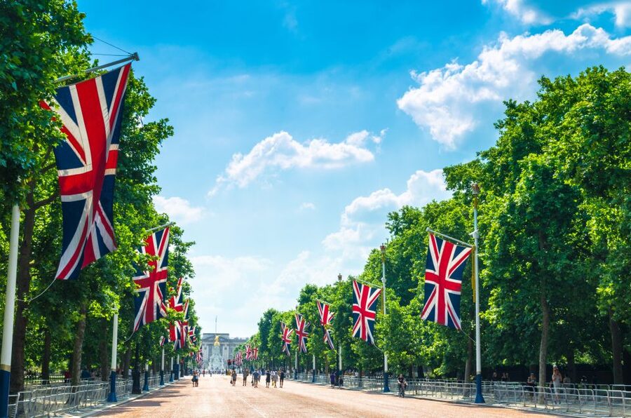 Buckingham Palace & Windsor Castle: Full-Day Tour - Inside Buckingham Palace’s 19 State Rooms