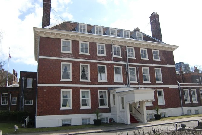 Call the Midwife Location Tour in Chatham - Who should book this experience?