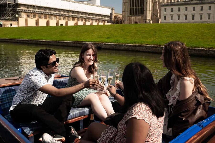 Cambridge: Alumni-Led Walking & Punting Tour w/Kings College - Pace, comfort, and access