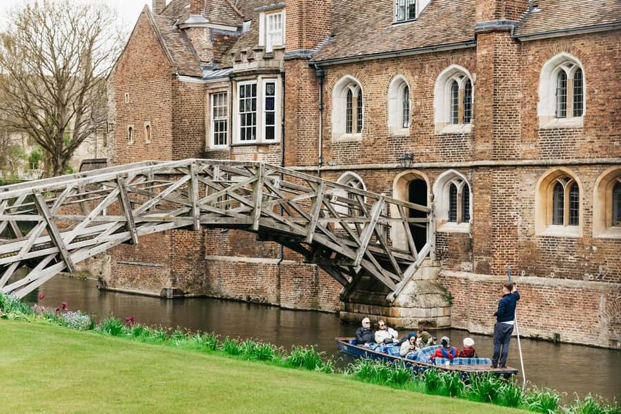 Cambridge: Alumni-Led Walking Tour w/ King's College Option - Choosing King’s College Chapel