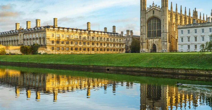 Cambridge: Guided River Cam Punting Tour - Stories about Newton, Prince Charles, and student life