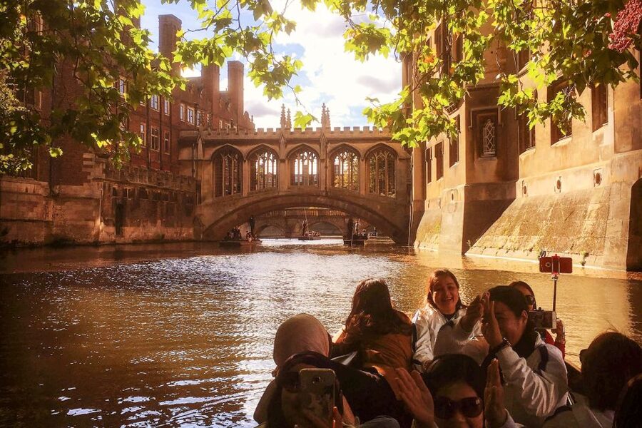 Cambridge: Guided River Cam Punting Tour - Comfort, weather, and choosing your departure