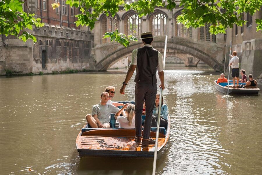 Cambridge: Guided Shared River Punting Tour - The Wren Library and St John’s Bridge of Sighs