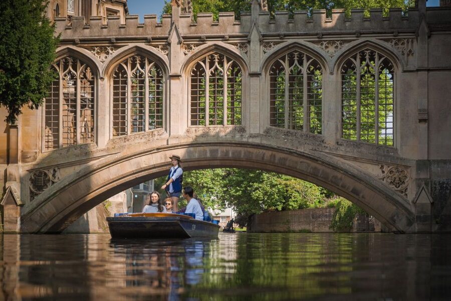 Cambridge: Guided Shared River Punting Tour - Blankets, umbrellas, and the question of weather