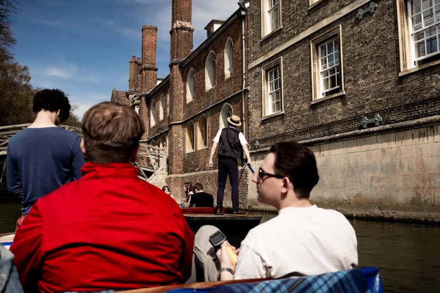 Cambridge: Punting Tour on the River Cam - Why punting is such a good way to see Cambridge