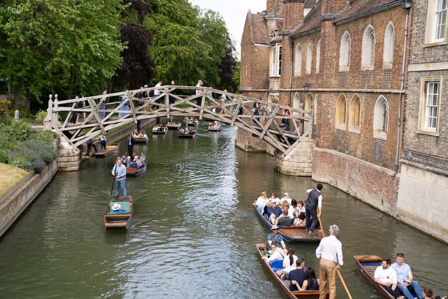 Cambridge: Punting Tour on the River Cam - Kitchen Bridge and St John’s College