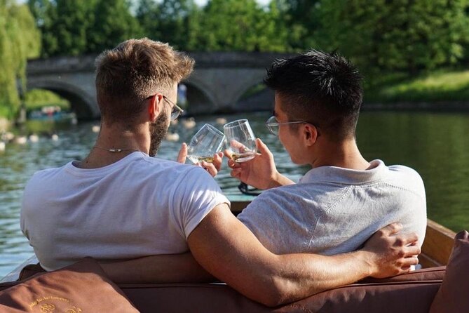 Cambridge - Shared Punting Tour - Why Cambridge is best seen from a punt