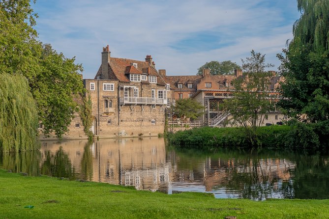 Cambridge University Colleges Guided Punting Tour - The second-oldest surviving college and women’s education