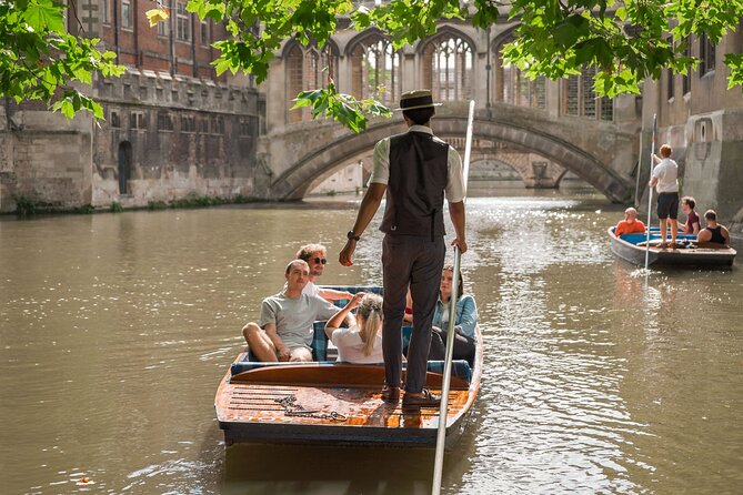 Cambridge Walking & Punting Tour by Alumni™ King’s College Option - The Corpus Clock and the Eagle pub