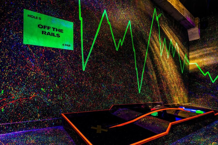 Camden: Junkyard Golf Club Tickets for 9 or 18 Holes - Getting There Through Camden Market