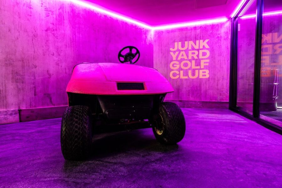 Camden: Junkyard Golf Club Tickets for 9 or 18 Holes - The Staff and Overall Atmosphere