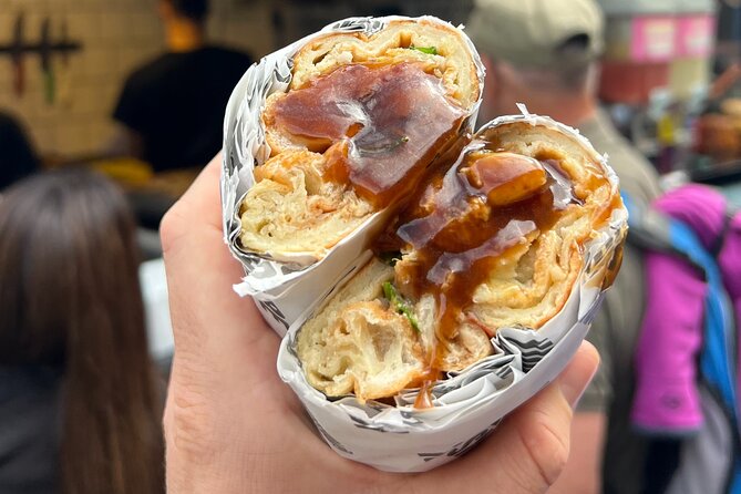 Camden Market Food Tour of 7 Tastings, Gin, Street Food & More - Camden Lock Market supplies the strongest market atmosphere