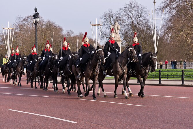 Changing of the Guard Guided Tour at Buckingham Palace - Why the guide can make or break the morning