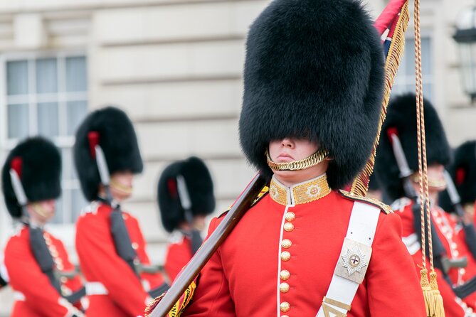 Changing of the Guard Guided Tour at Buckingham Palace - Reaching Buckingham Palace