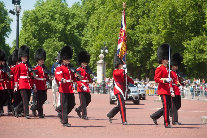 Changing of the Guard Guided Tour at Buckingham Palace - Is $19.34 good value?