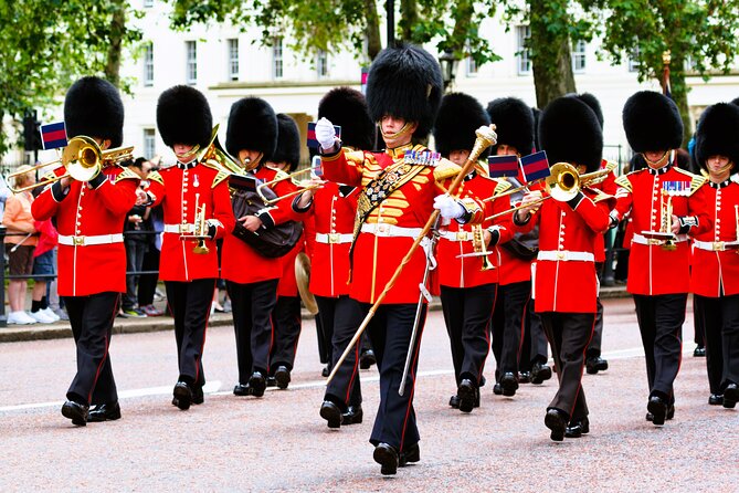 Changing of the Guard Guided Tour at Buckingham Palace - The walk through St. James’s