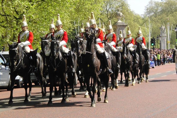 Changing of the Guard Guided Walking Tour Semi-Private 12ppl Max - Admiralty Arch links Trafalgar Square with the Mall