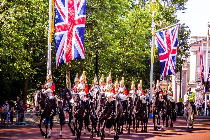 Changing of the Guard Walking Tour - Following the guards to Horse Guards Parade